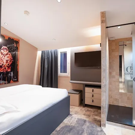 By Reboul - Boutique * Cassis