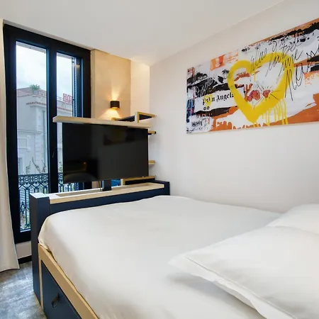 By Reboul - Boutique * Cassis