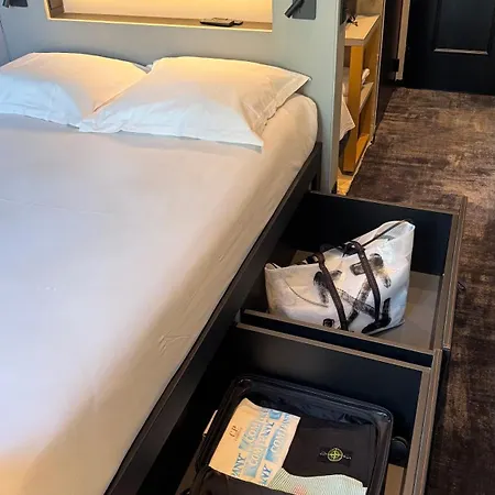 By Reboul - Boutique - Port De 카시스