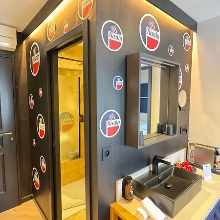 By Reboul - Boutique * Cassis