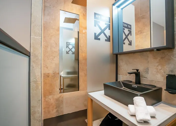 By Reboul - Boutique Hotel *