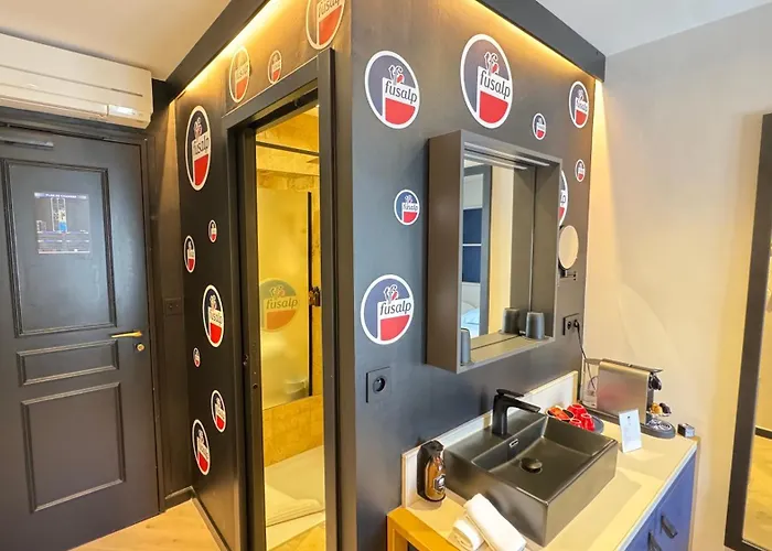 By Reboul - Boutique * Cassis